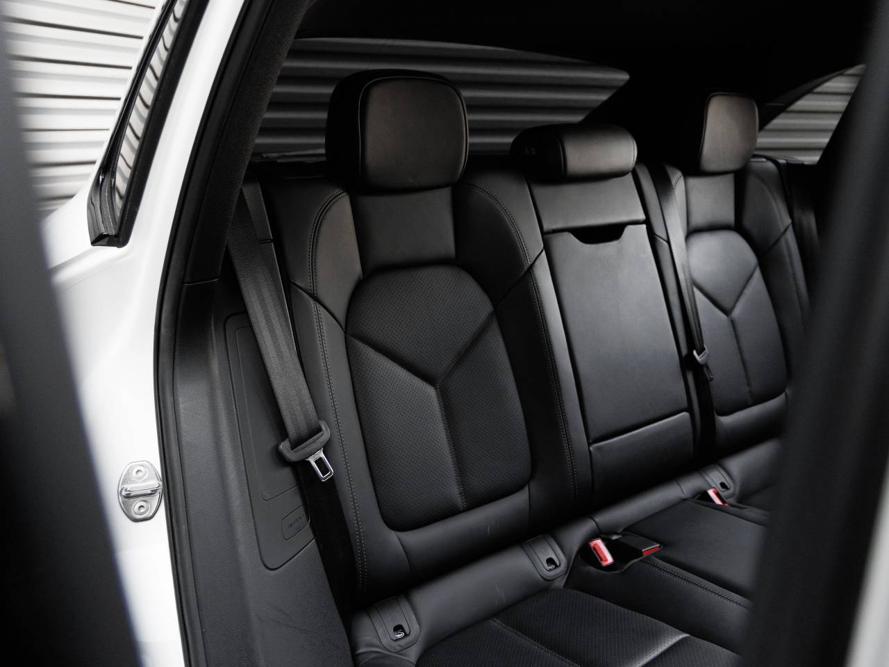2025 Porsche Macan T