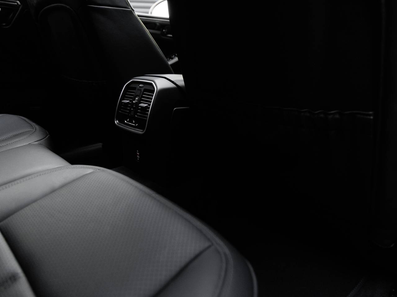 2025 Porsche Macan T
