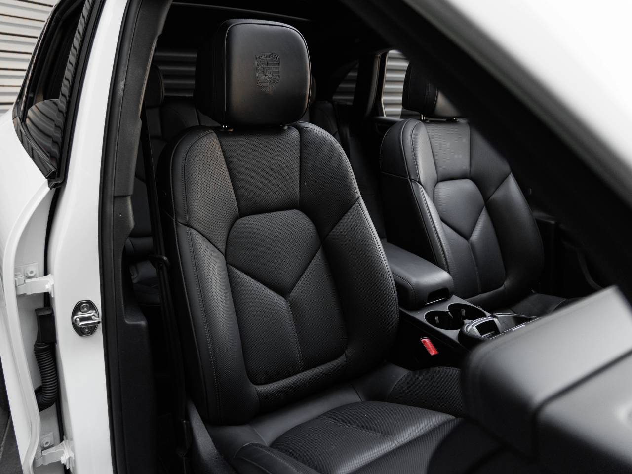 2025 Porsche Macan T