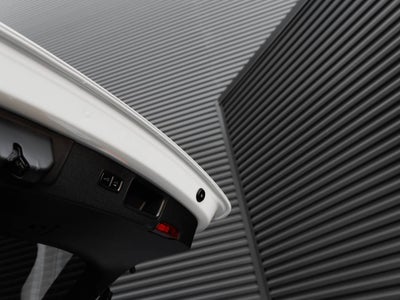 2025 Porsche Macan T