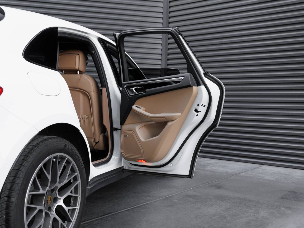 2018 Porsche Macan Macan Sport Edition