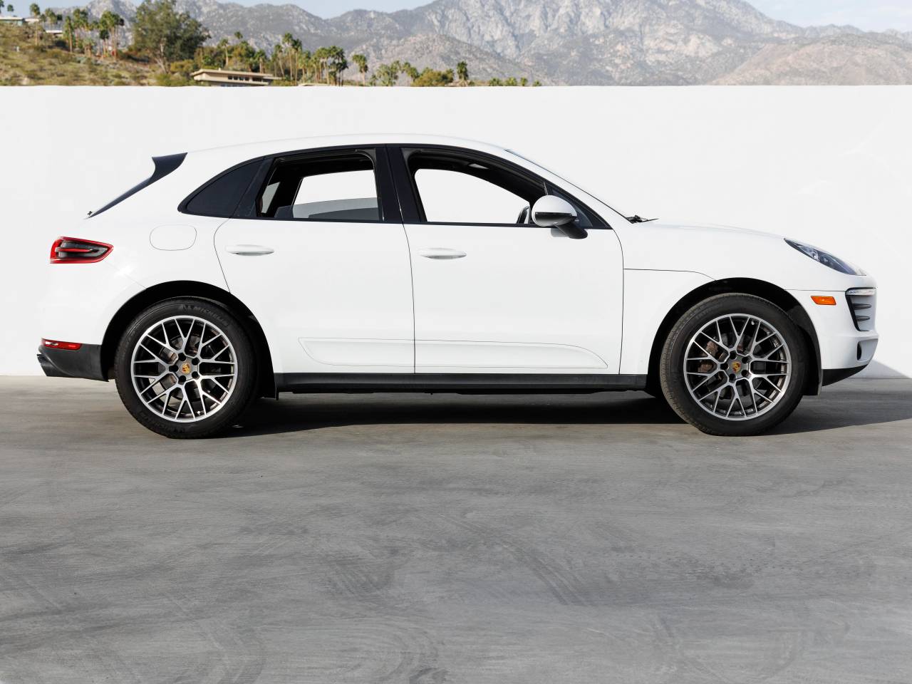 2018 Porsche Macan Macan Sport Edition