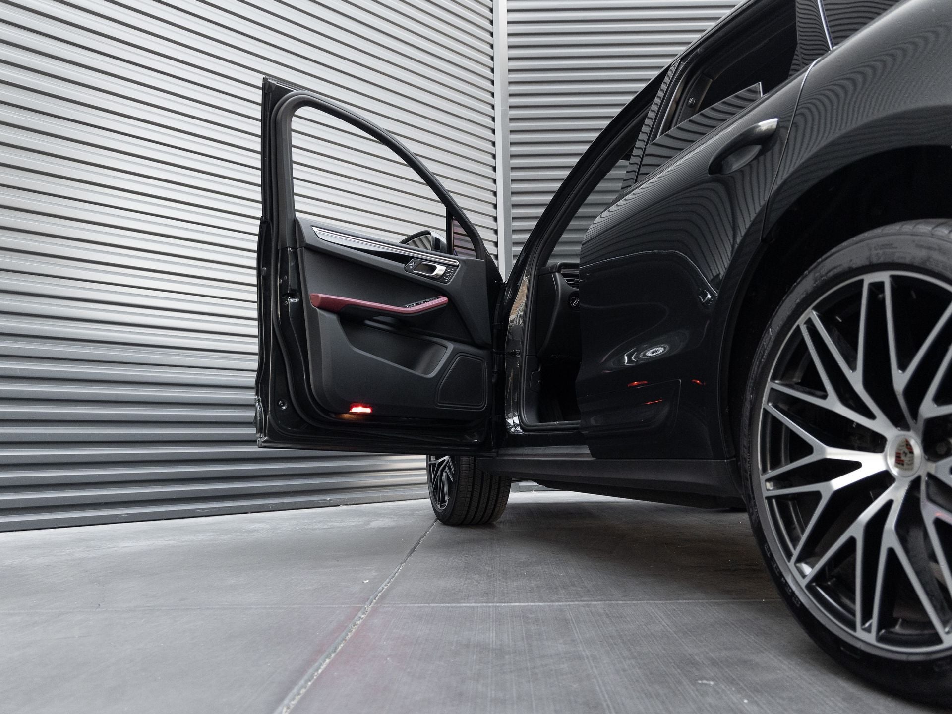 2023 Porsche Macan Base