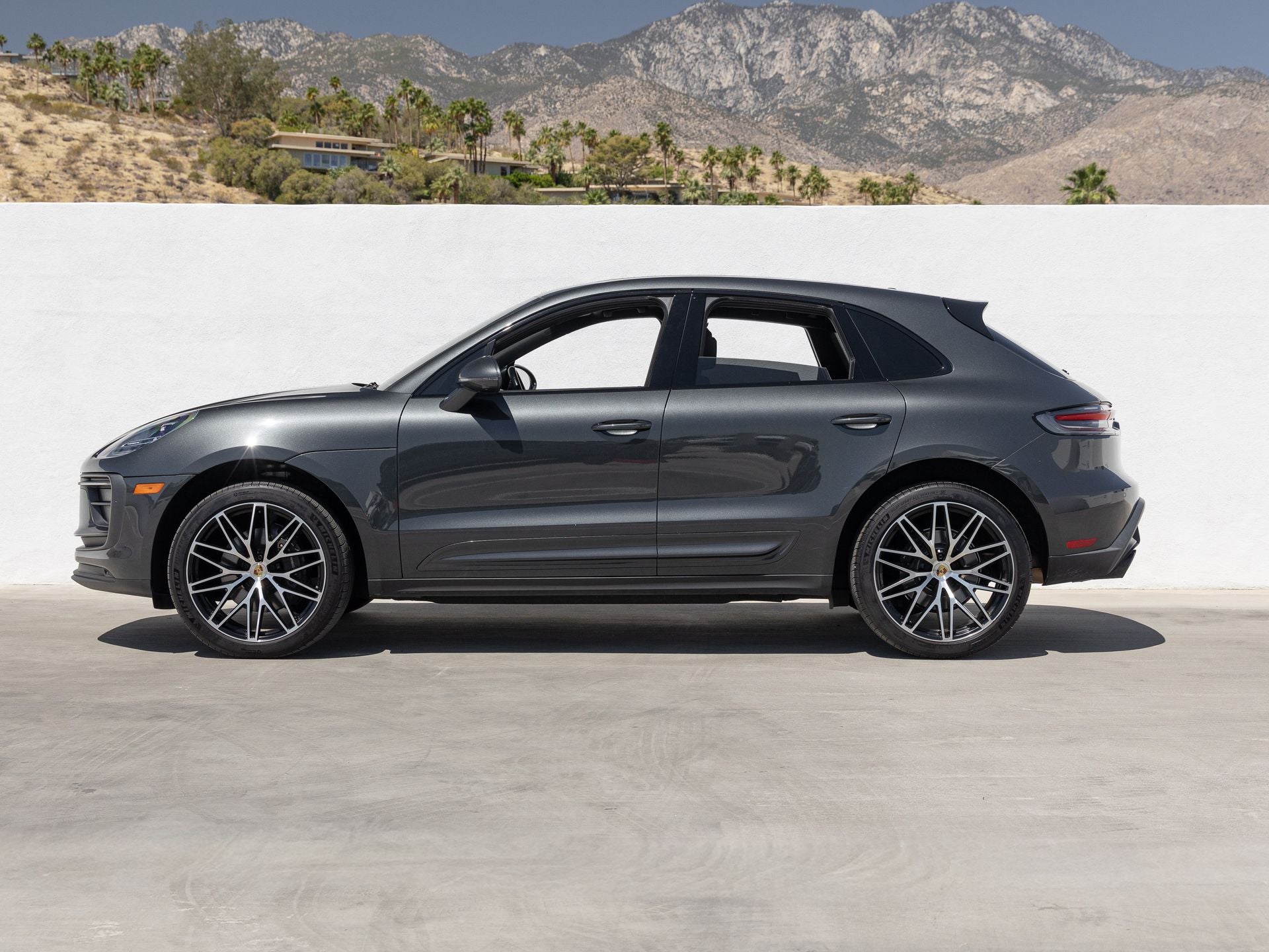 2023 Porsche Macan Base