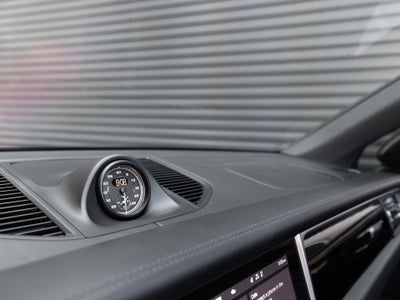 2023 Porsche Macan Base