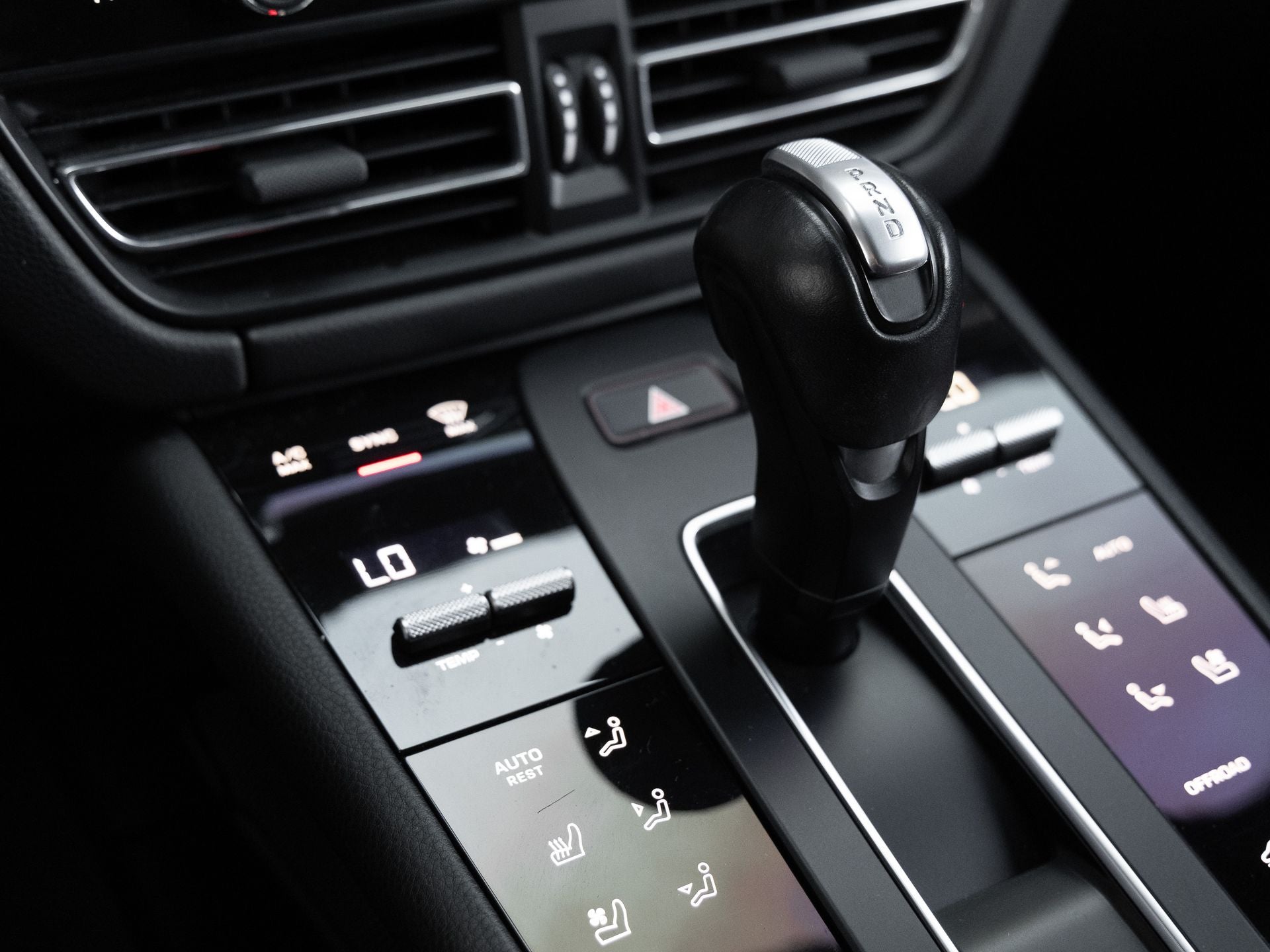 2023 Porsche Macan Base