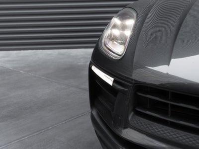 2023 Porsche Macan Base