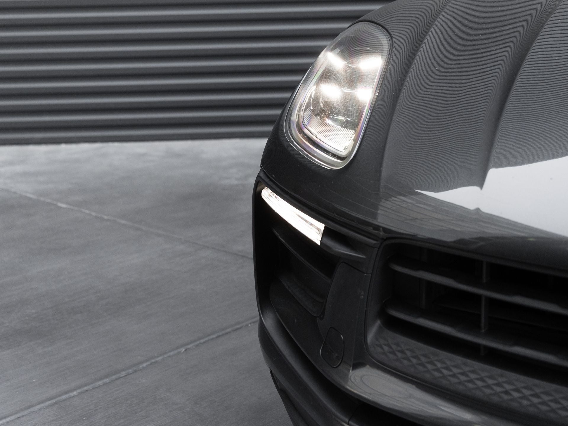 2023 Porsche Macan Base