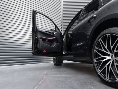 2023 Porsche Macan Base