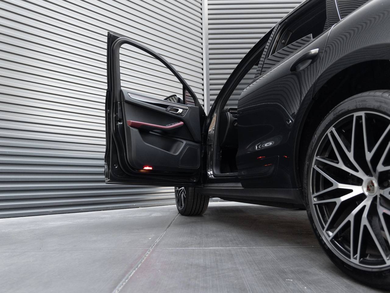 2023 Porsche Macan Base