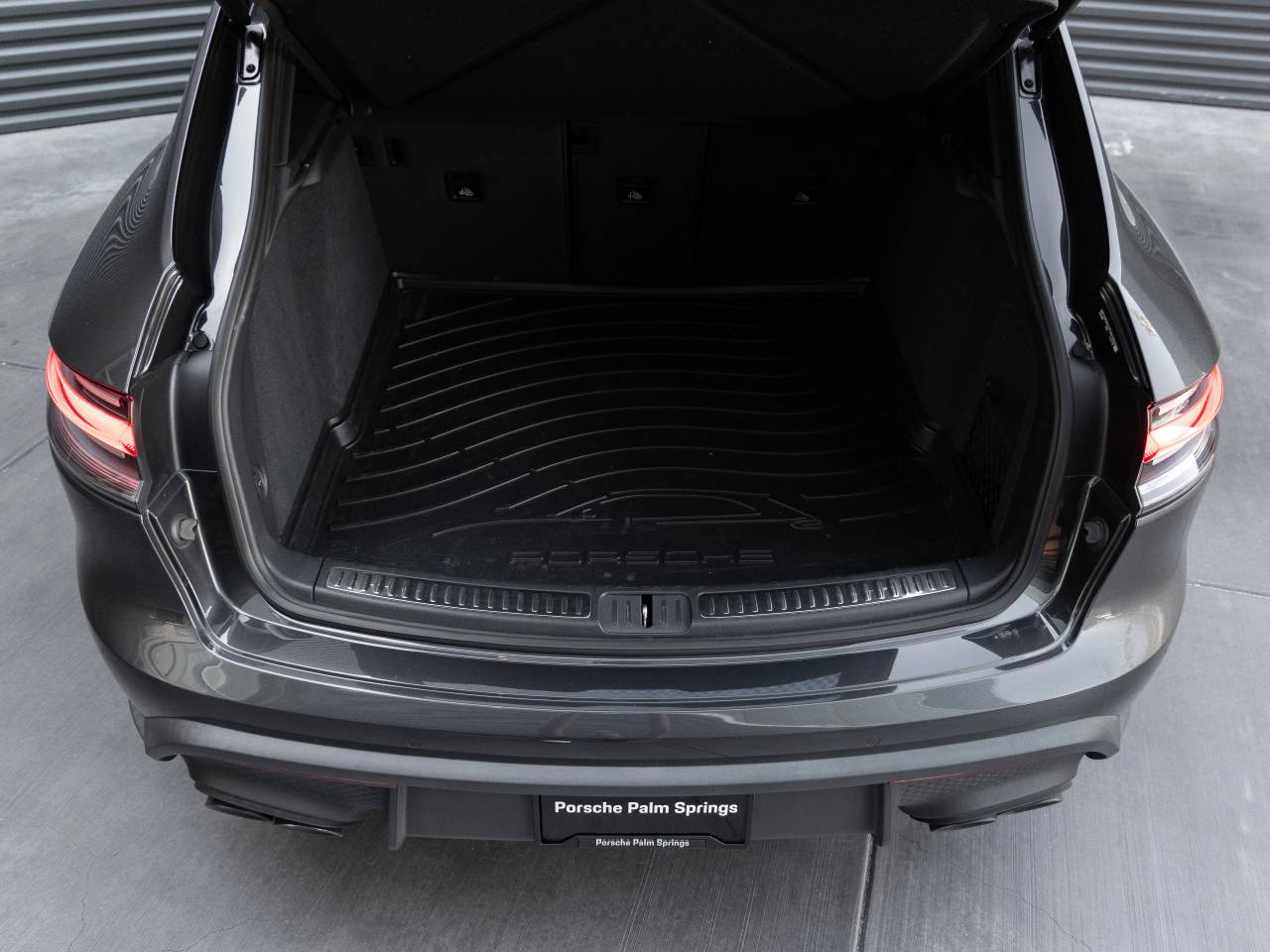2023 Porsche Macan Base