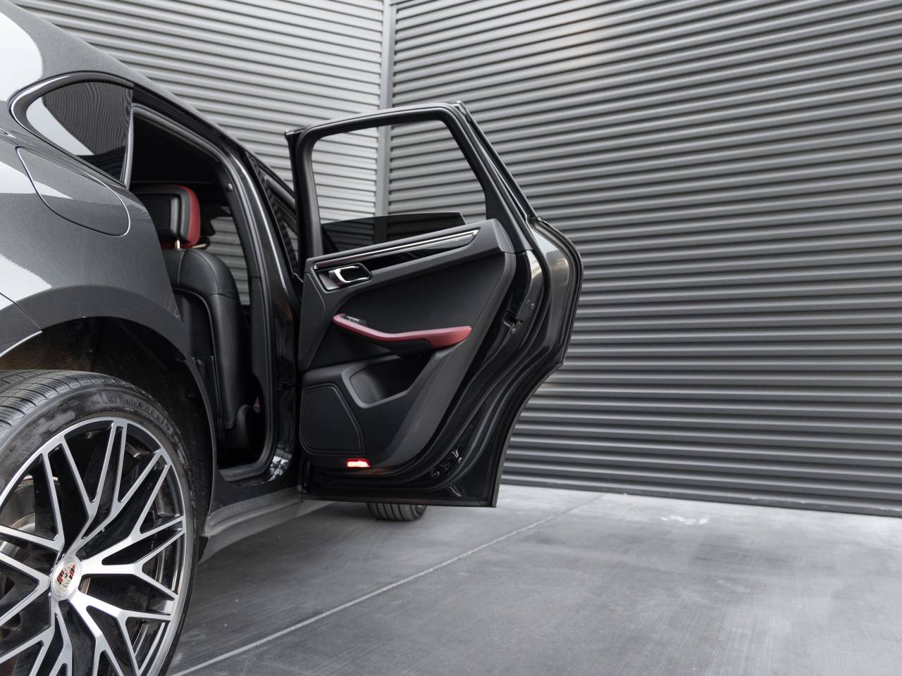 2023 Porsche Macan Base
