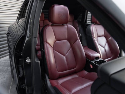2023 Porsche Macan Base