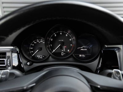 2023 Porsche Macan Base