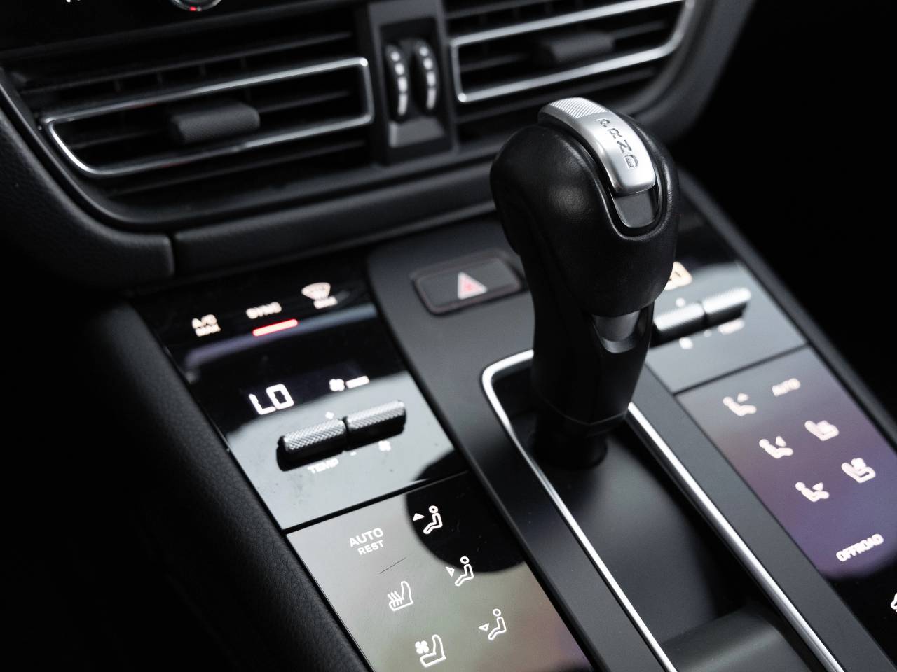 2023 Porsche Macan Base