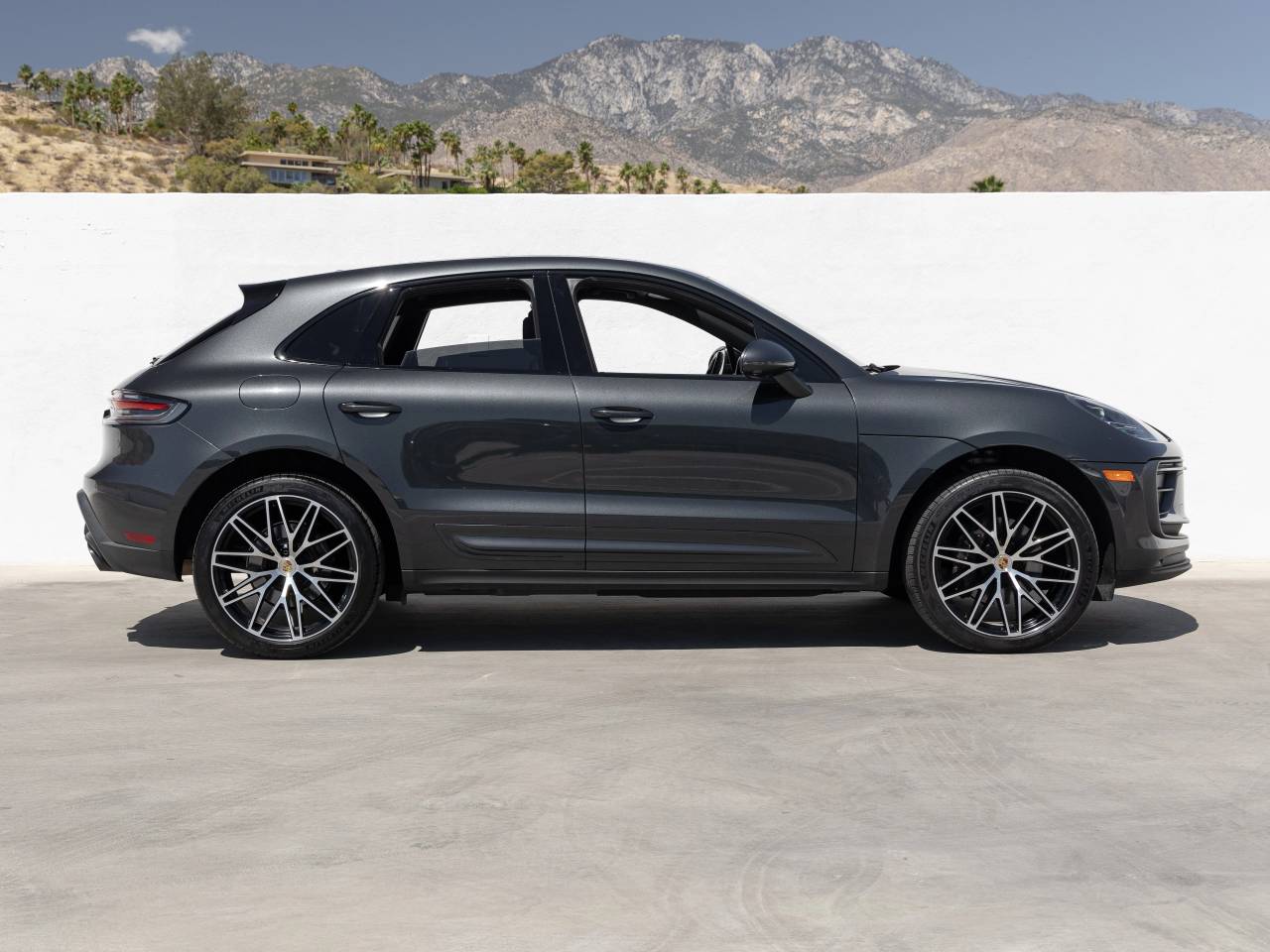2023 Porsche Macan Base