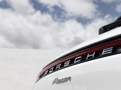 2025 Porsche Macan Base