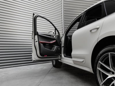 2025 Porsche Macan Macan