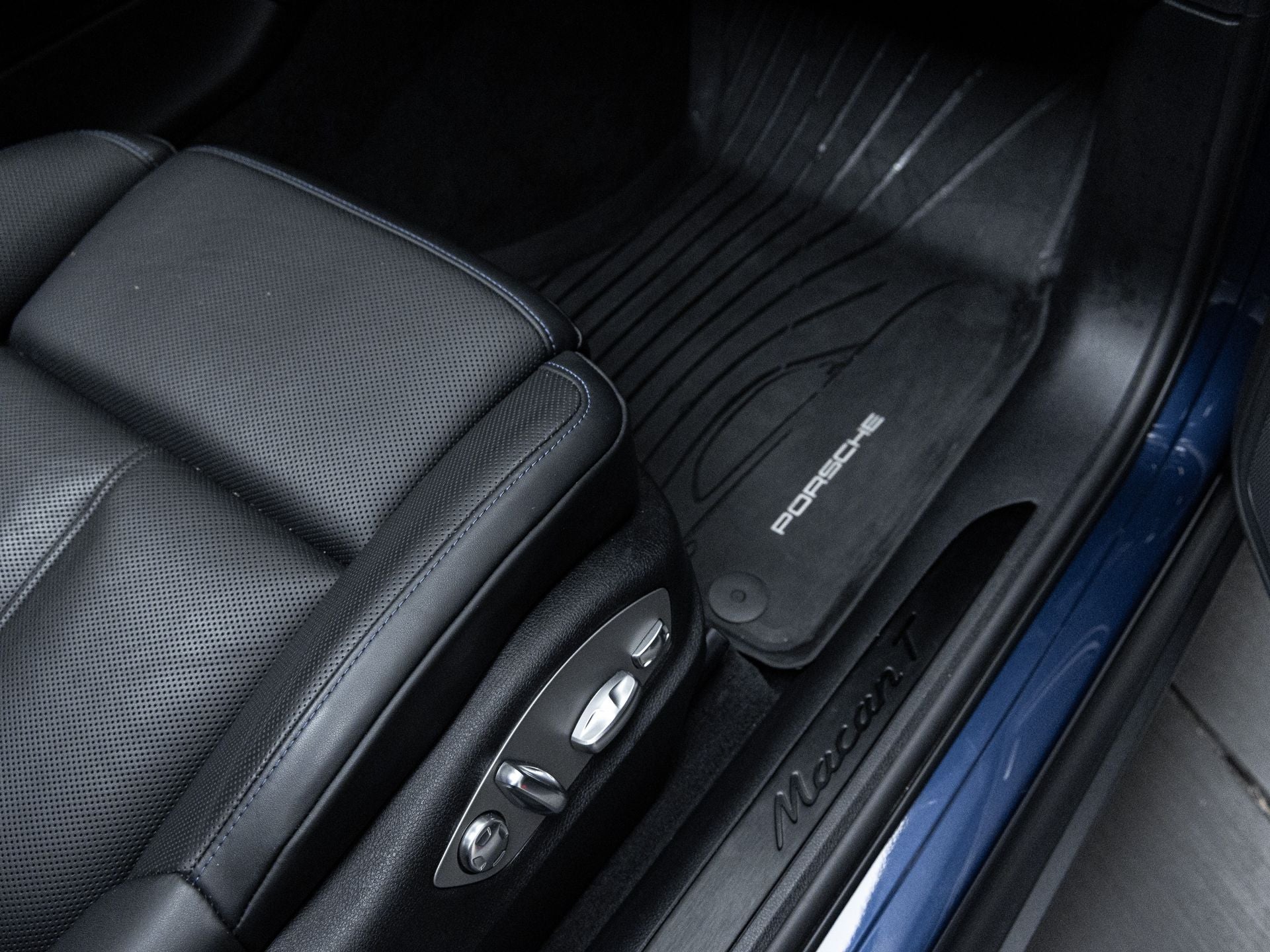 2025 Porsche Macan T