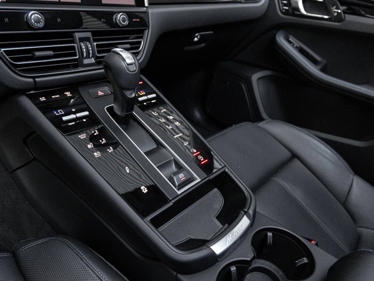 2025 Porsche Macan Macan T