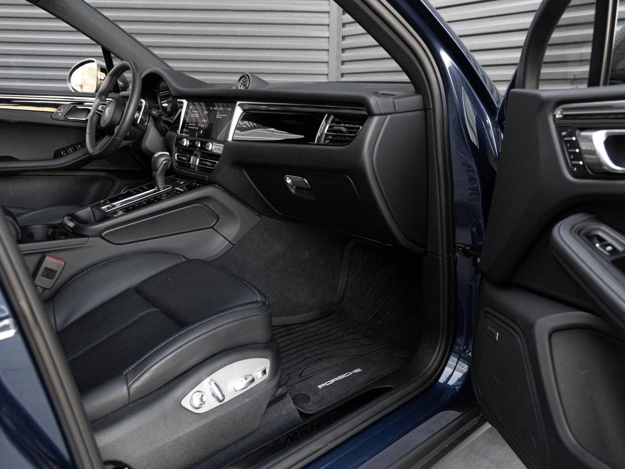 2025 Porsche Macan Macan T