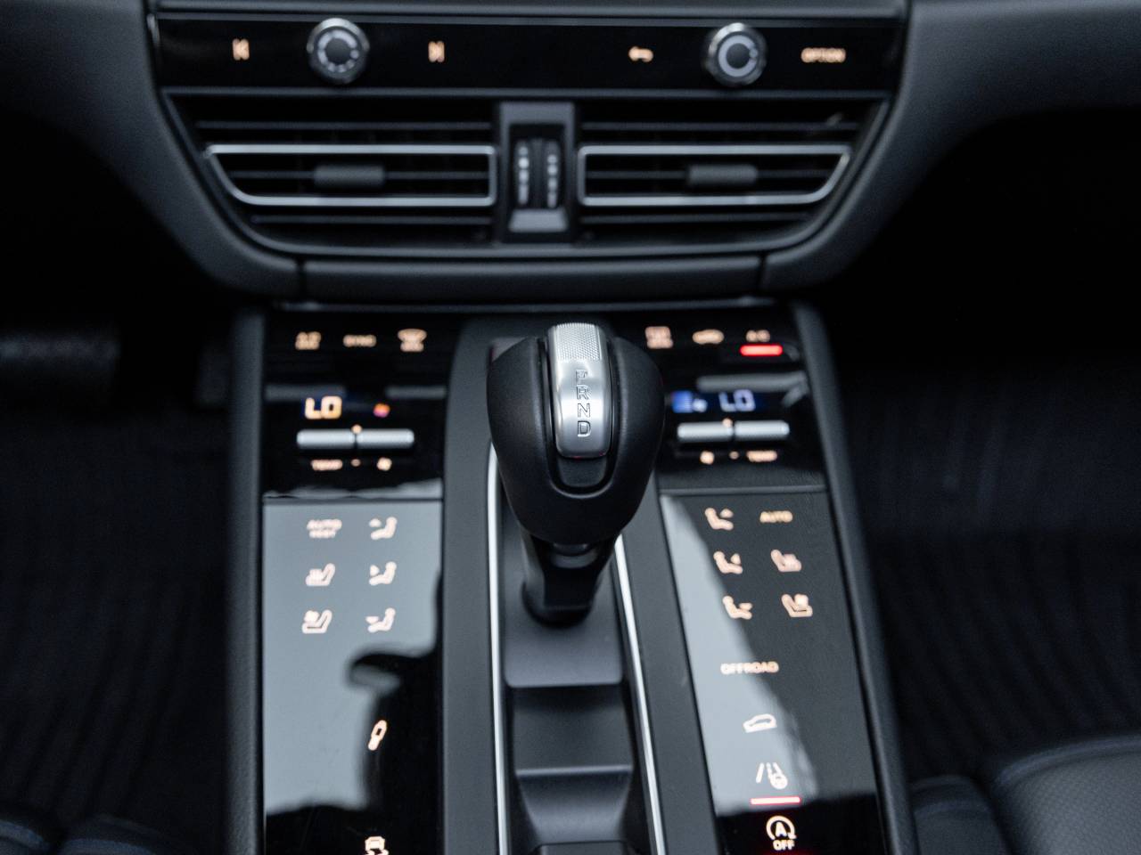 2025 Porsche Macan Macan T