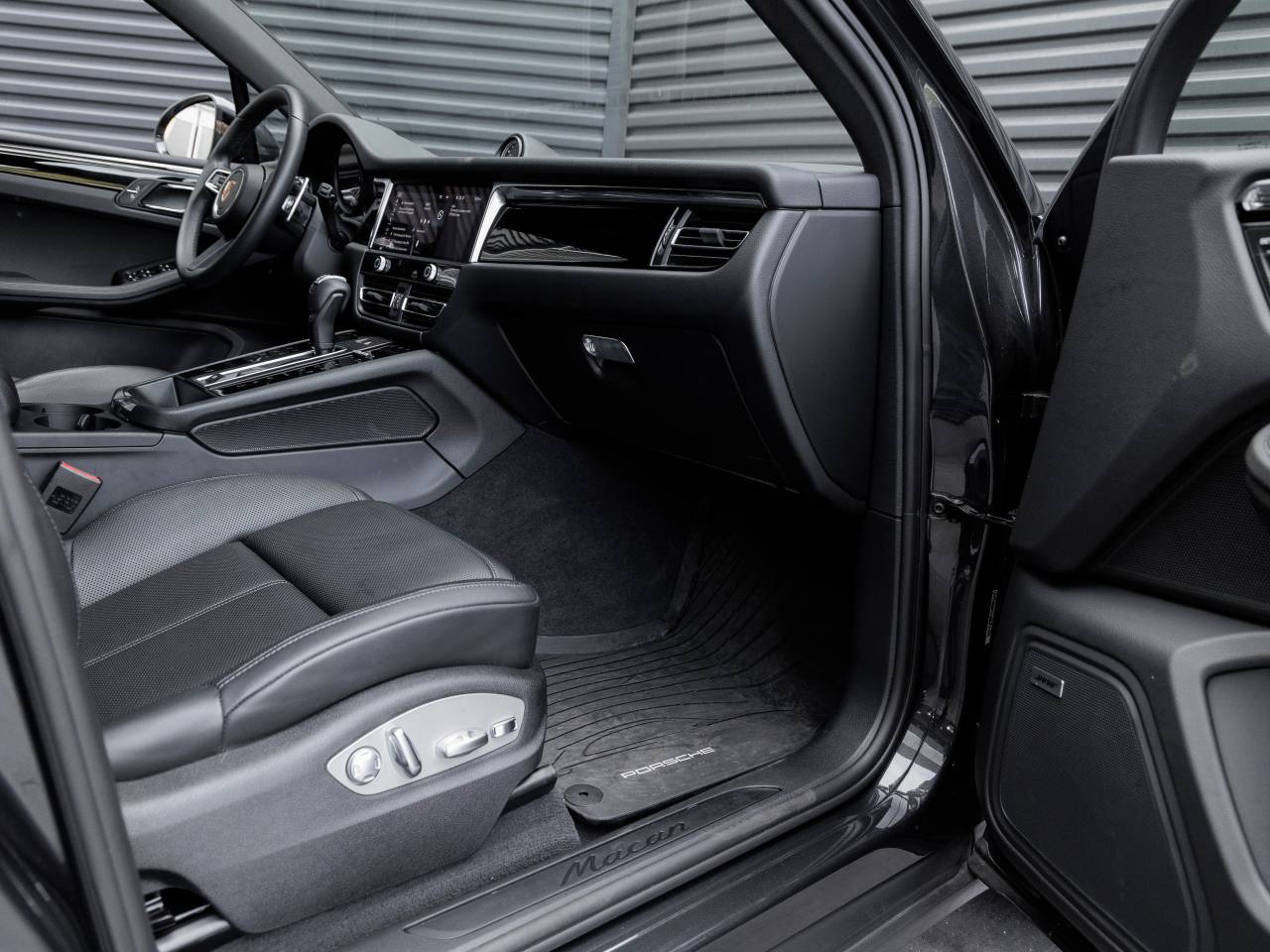 2025 Porsche Macan Macan