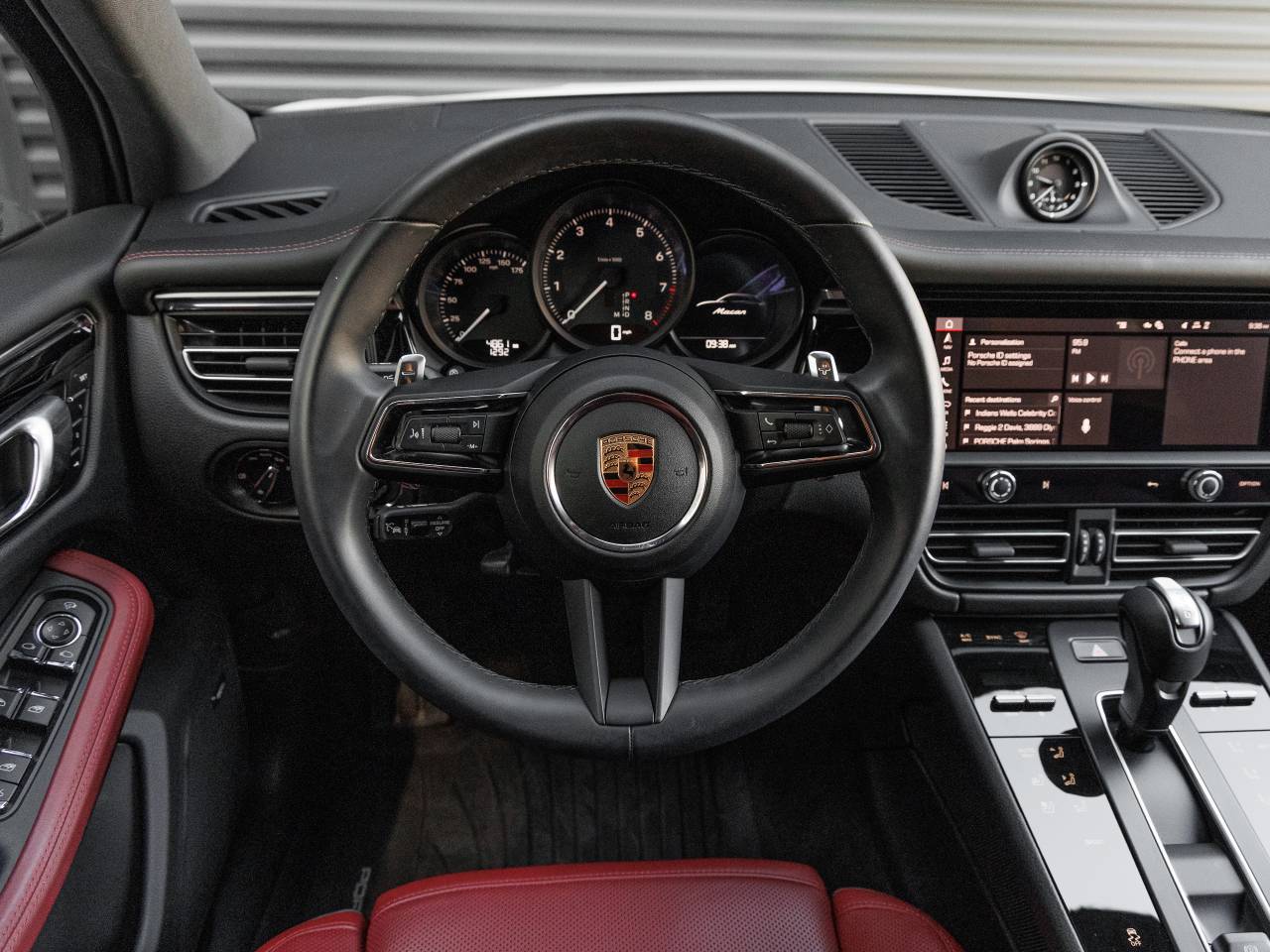 2026 Porsche Macan Base