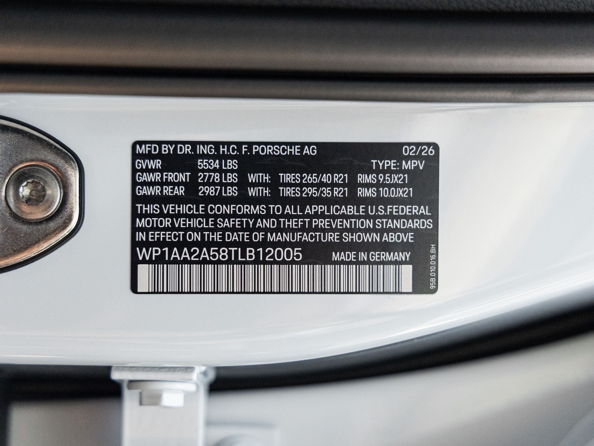 2026 Porsche Macan Base