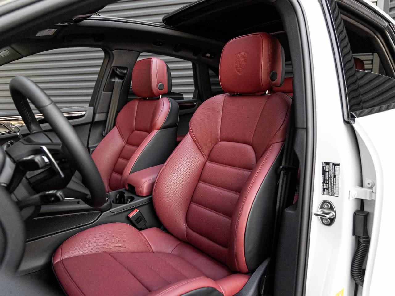 2026 Porsche Macan Base