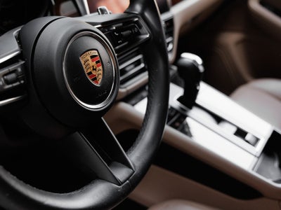 2023 Porsche Macan Macan (MY23)
