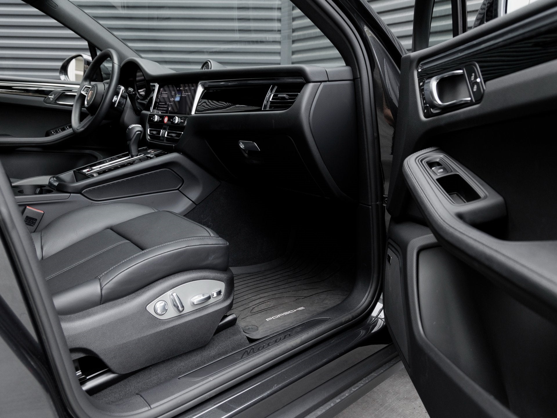 2025 Porsche Macan Macan