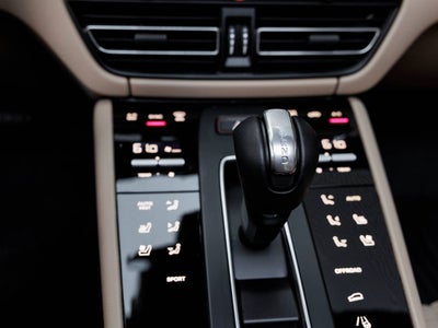 2025 Porsche Macan Macan