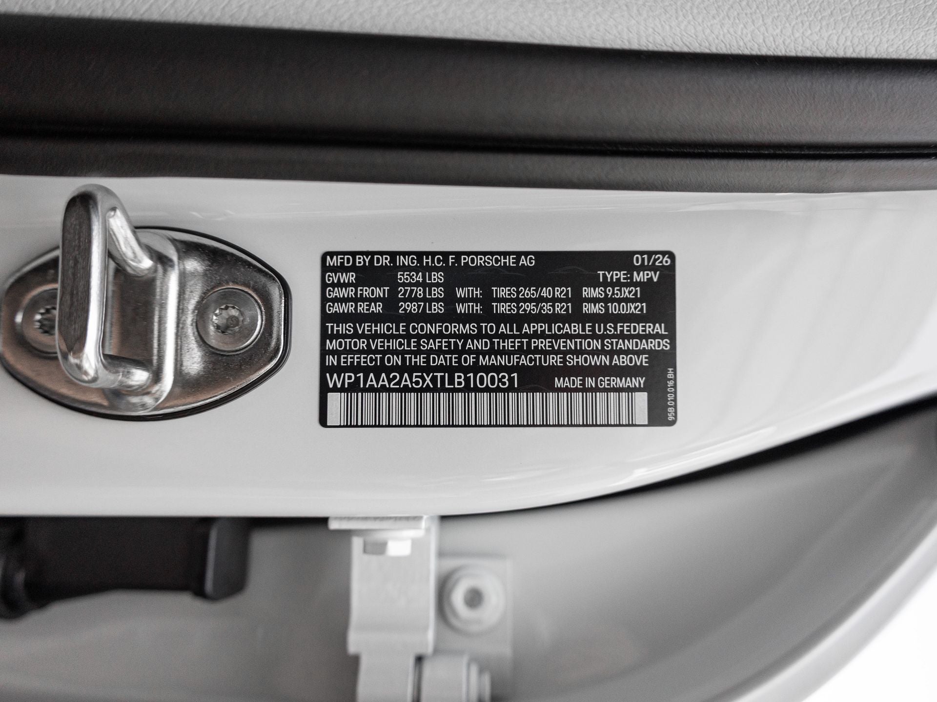 2026 Porsche Macan Base