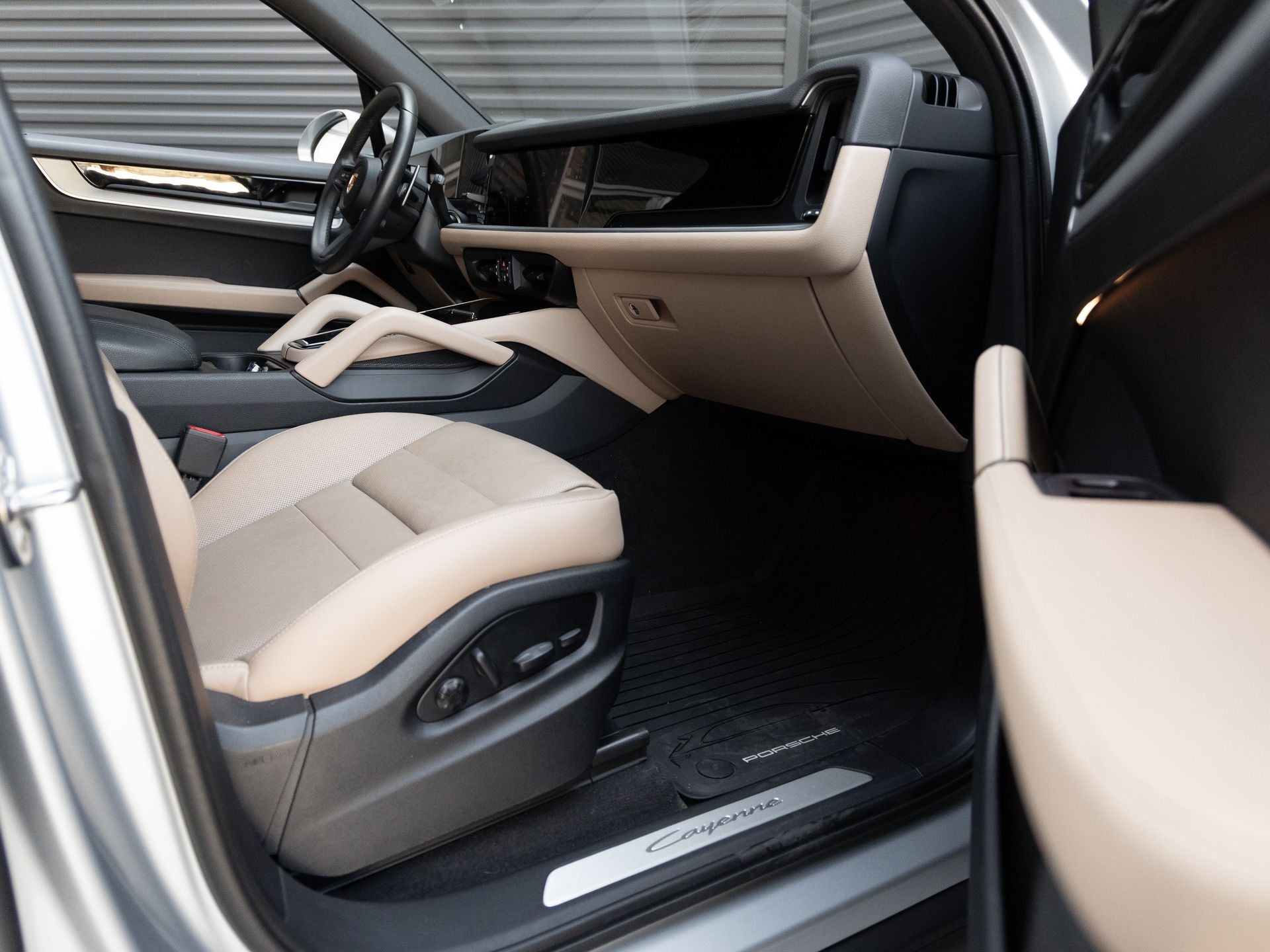 2025 Porsche Cayenne Base