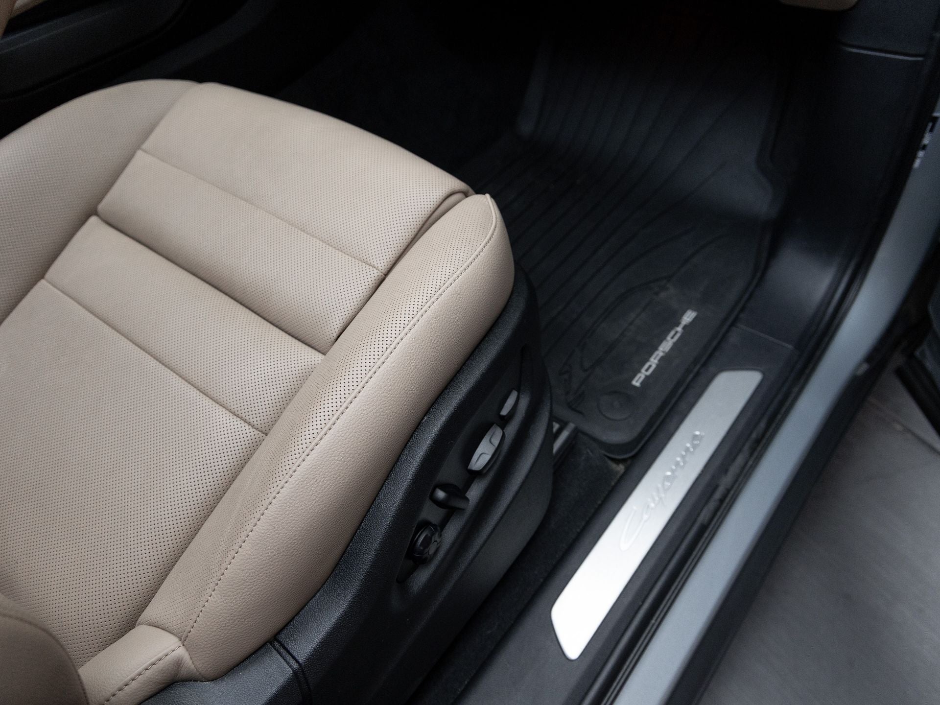2025 Porsche Cayenne Base