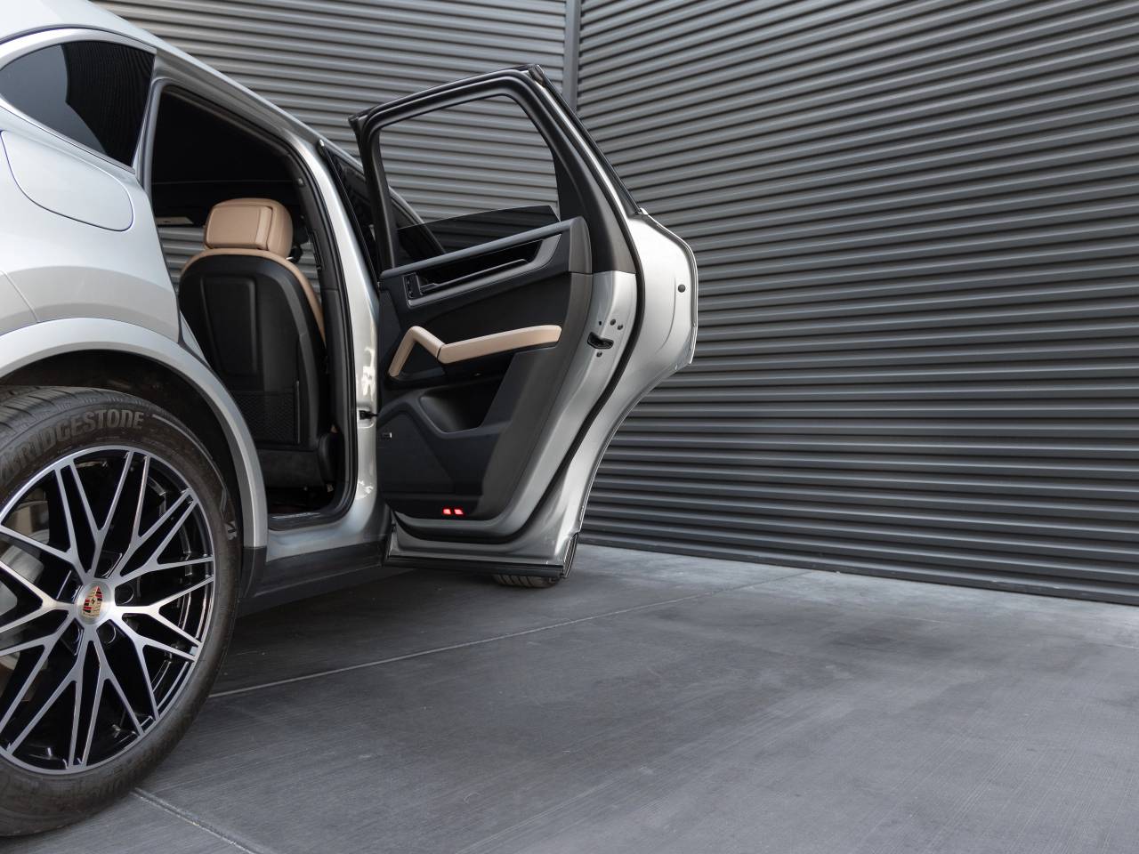 2025 Porsche Cayenne Base