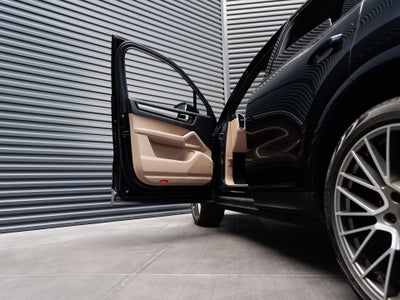 2022 Porsche Cayenne Platinum Edition