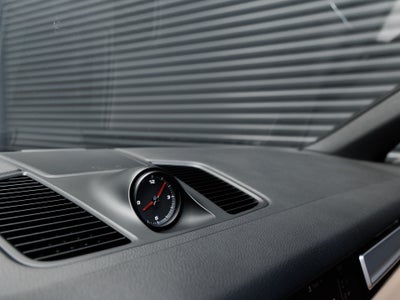 2022 Porsche Cayenne Platinum Edition