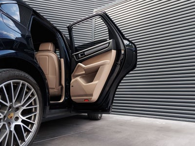 2022 Porsche Cayenne Platinum Edition