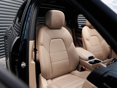 2022 Porsche Cayenne Platinum Edition