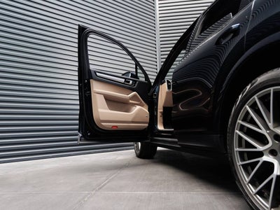 2022 Porsche Cayenne Platinum Edition