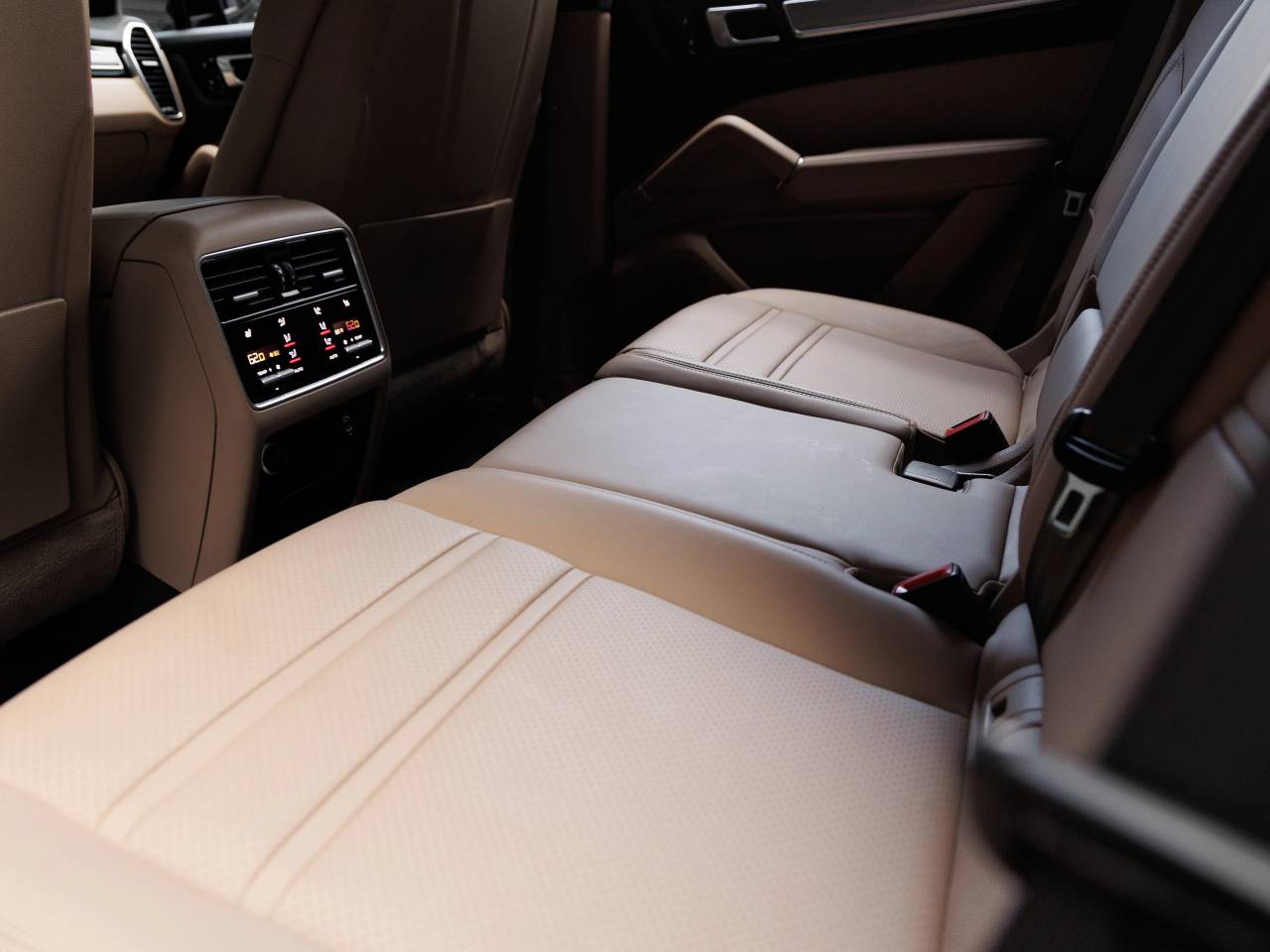 2022 Porsche Cayenne Platinum Edition