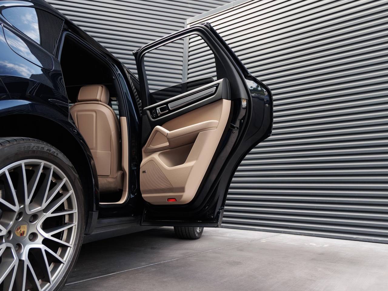 2022 Porsche Cayenne Platinum Edition