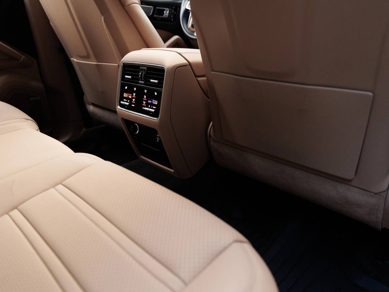 2022 Porsche Cayenne Platinum Edition