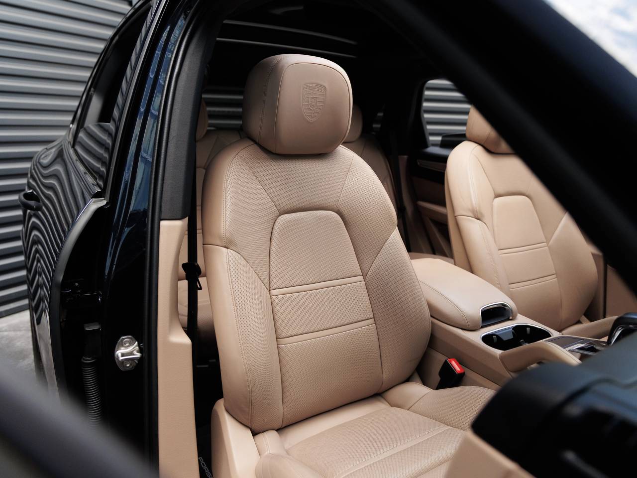 2022 Porsche Cayenne Platinum Edition