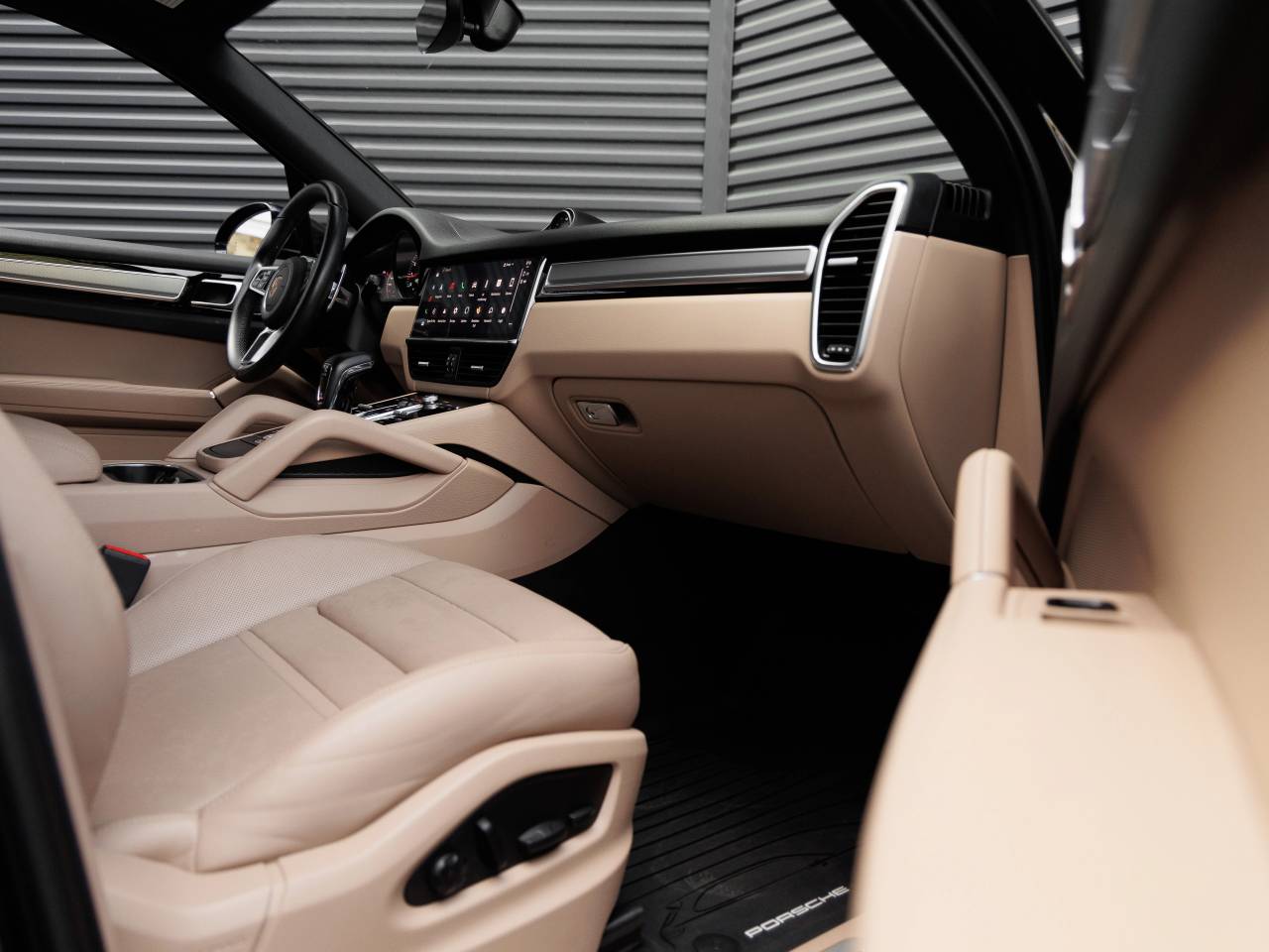 2022 Porsche Cayenne Platinum Edition