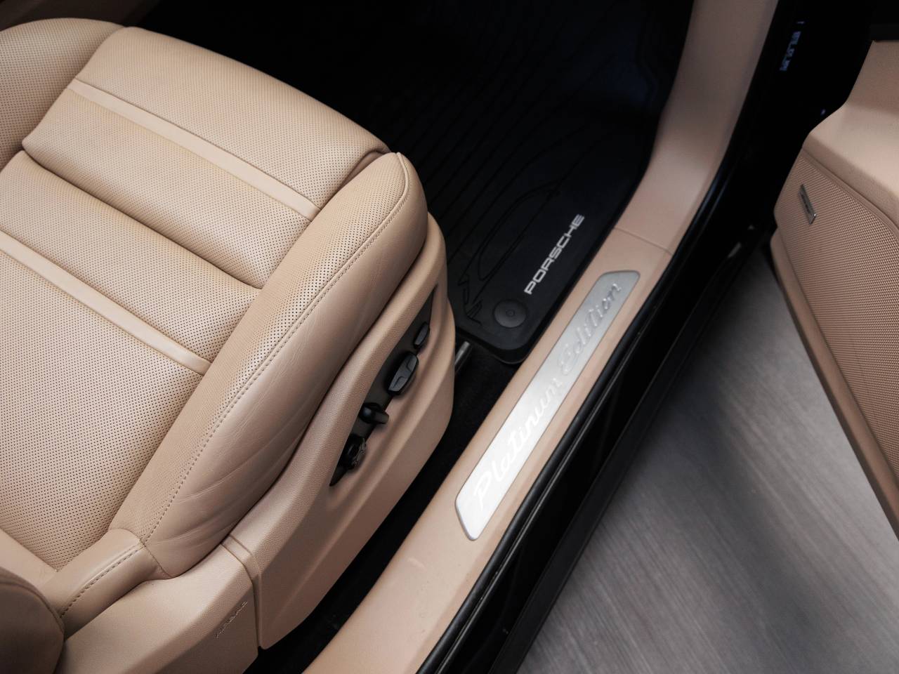2022 Porsche Cayenne Platinum Edition