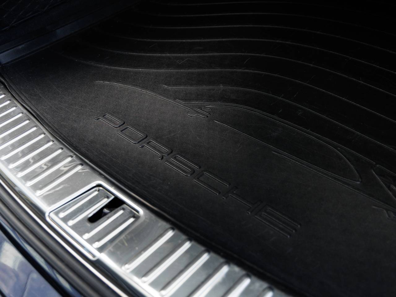 2022 Porsche Cayenne Platinum Edition