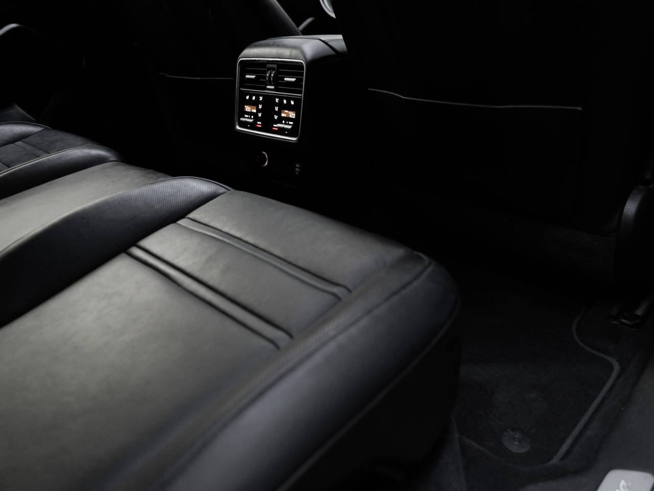 2023 Porsche Cayenne Cayenne Platinum Edition